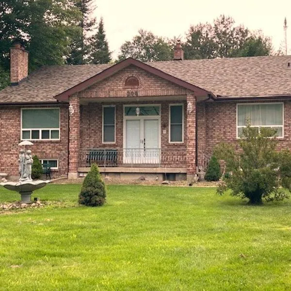 Leslie, מלון בווסאגה ביץ'