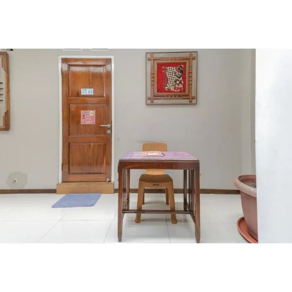 Reddoorz Syariah at House Of Melati Kepanjen, hotel v destinaci Malang