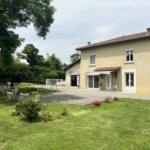 Corps de ferme à 50min de Lyon, hotel v destinaci Moissieu-sur-Dolon