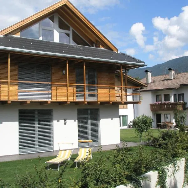 Tauberhof Apartments, hotel em Bressanone