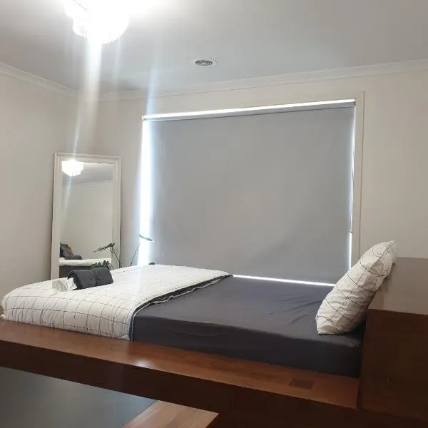 Prime home room 3, hotel in Truganina