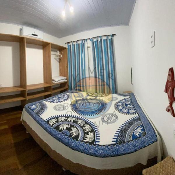 Linda Casa com 03 Dormitórios - 30 Metros até até a Praia - Foto 2