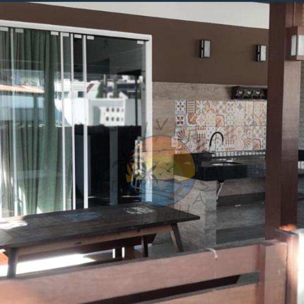 Linda Casa com 03 Dormitórios - 30 Metros até até a Praia - Foto 3