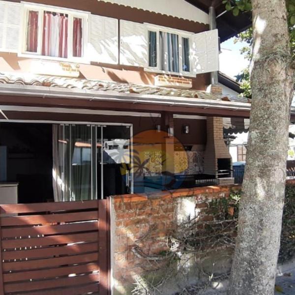Linda Casa com 03 Dormitórios - 30 Metros até até a Praia - Foto 5