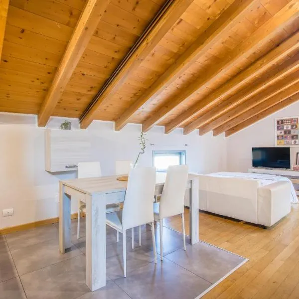 Stazione 200m - Wifi - Aria condizionata - Smart TV, hotel in Parma