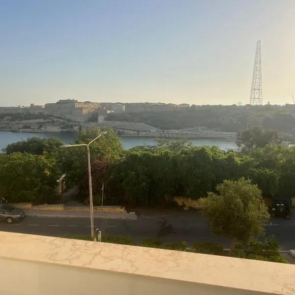 Rinella beach house, hotel v destinaci Birgu
