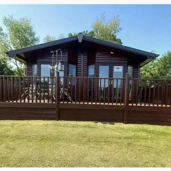 Lodge Retreat 8 - Haggerston Castle, hotel in Berwick-Upon-Tweed