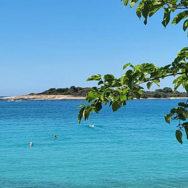 Margaret 150 METERS TO THE BEACH, hotel v destinaci Banjole
