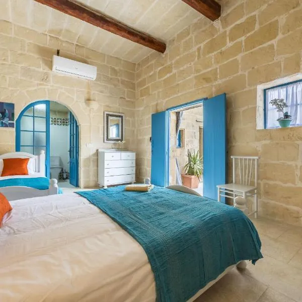 Room 4 - Family room x 3 by Solea, hotel in Għarb