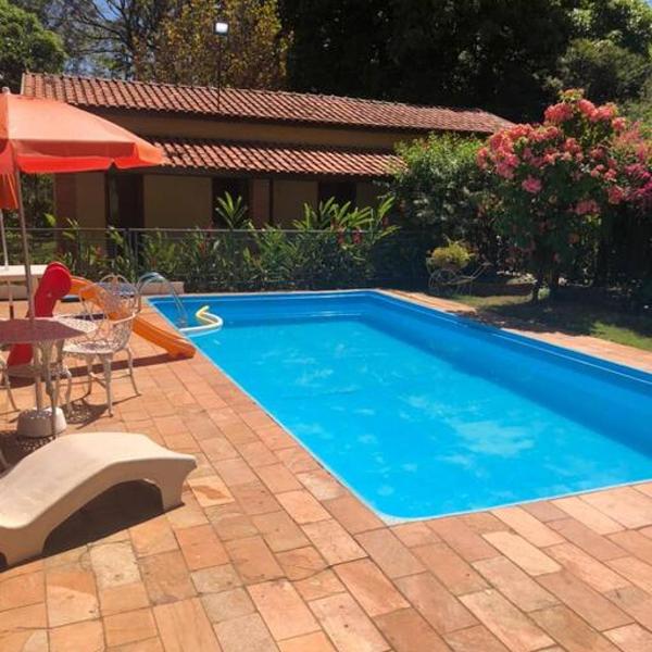 Chácara Linda e Aconchegante com 300mega Internet, Quadra Beach Tennis e Mesa de Sinuca