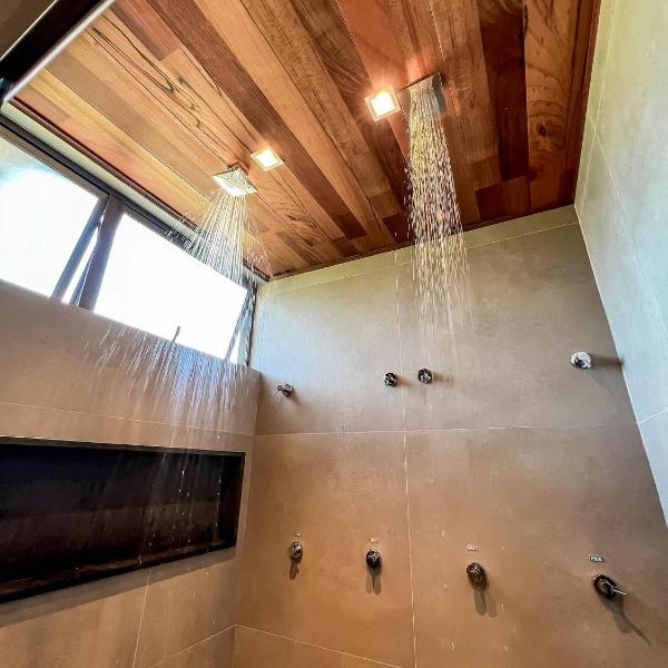 Casa com piscina aquecida, cozinheira, 30m do mar - Foto 3