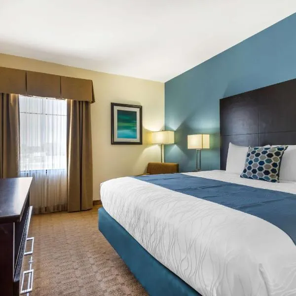 Best Western Plus Lytle Inn and Suites, hotel em Lytle