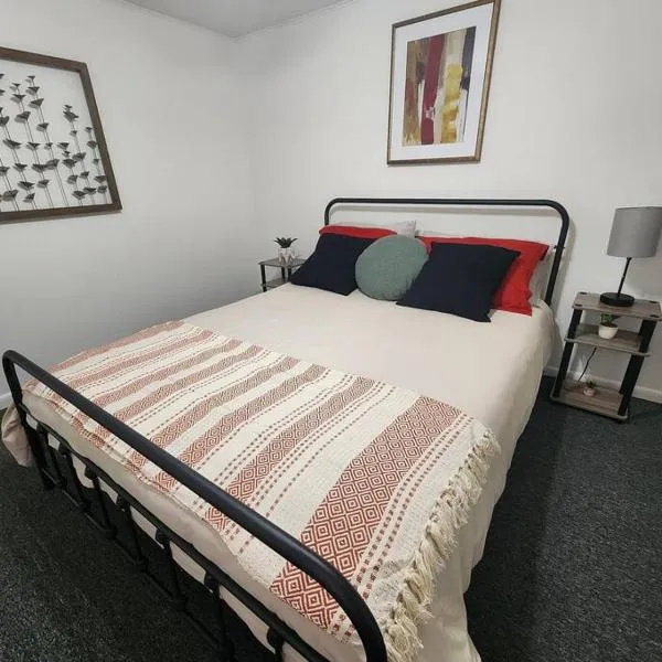 Dorothy - The Hamilton Suites, hotel in Hamilton