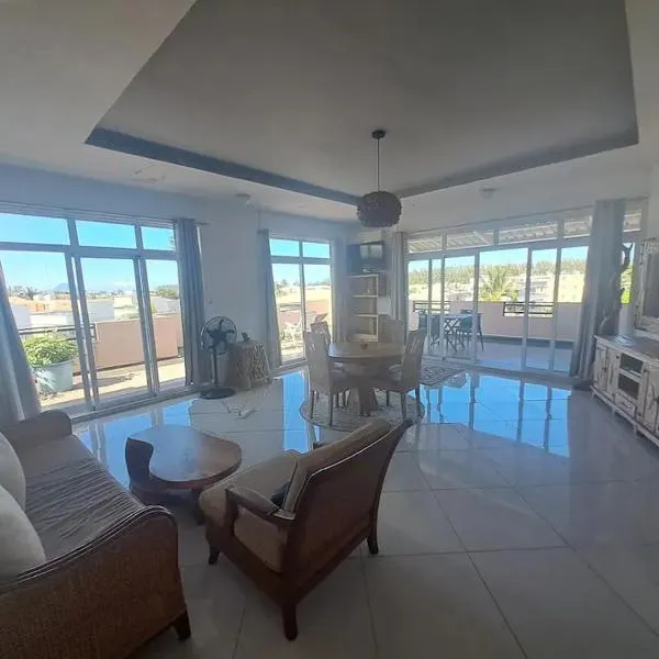 LOFT central avec terrasse, hotel v destinaci Flic-en-Flac