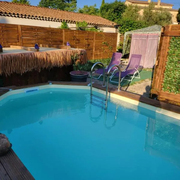 Gîtes Casa No-Na, hotel v destinaci Flayosc