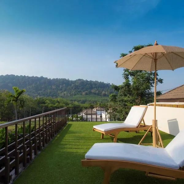 Ozone Villa Phuket, hotel v destinaci Ban Pa Khlok