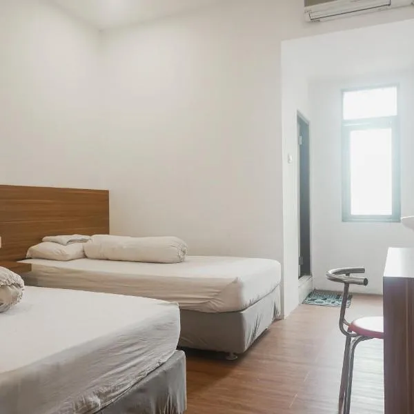 Surya Abadi Guest House Syariah, hotel v destinaci Banjarmasin