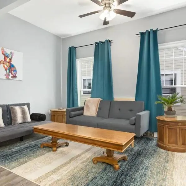 Recently Renovated Chic Durham Farmhouse, hotel in Durham
