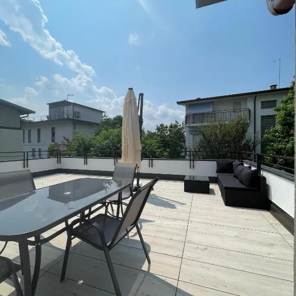 LA TERRAZZA - Very Quiet - Free park - 3 min from Varese center and lake - AIR Conditioning - Cycling friendly, hotel v destinaci Varese