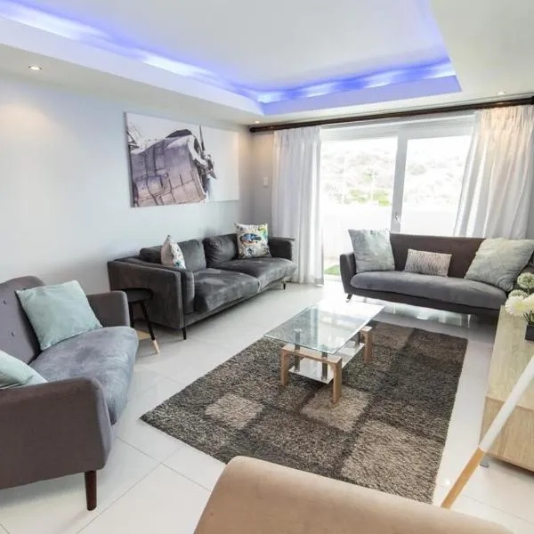 The Pearls 2nd Floor Luxury Apartment, hotel i Port Elizabeth