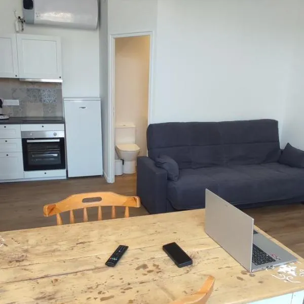 Appartement 1G 35m2 1 etage – hotel w mieście Saujon