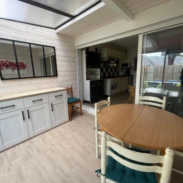 Appartement rez de jardin, hotel em Carnac