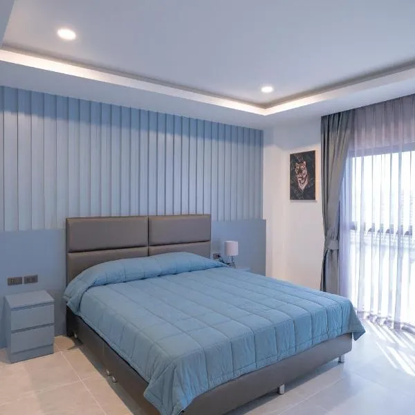 Three One East, hotel en Nong Prue