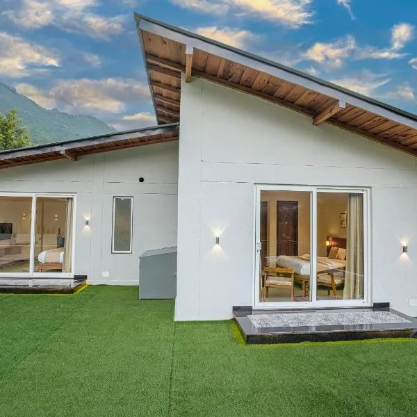 SaffronStays Bourbon - 2BR luxury villa with garden, BBQ, bonfire & valley views near Naukuchiatal & Bhimtal Lake、ビムタルのホテル
