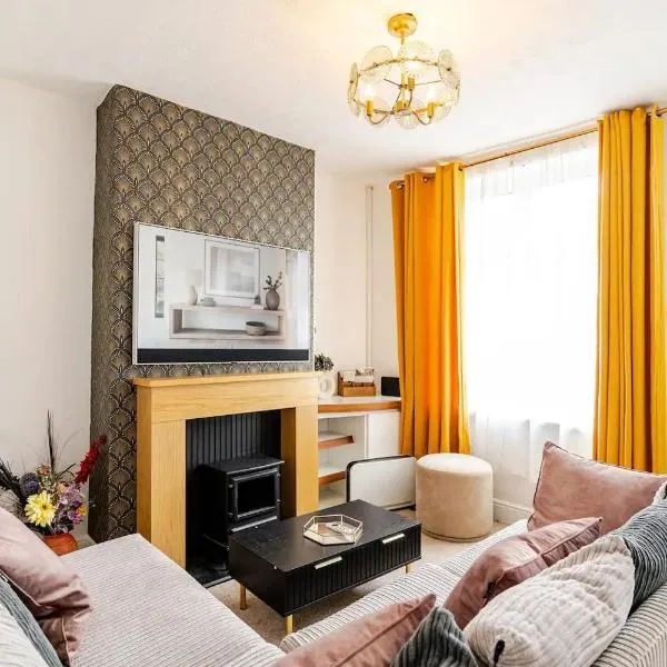 Bentley Bridge Wolverhampton 3 Bedrooms Entire House - Perfect for short or Long stay, hotell sihtkohas Wednesfield