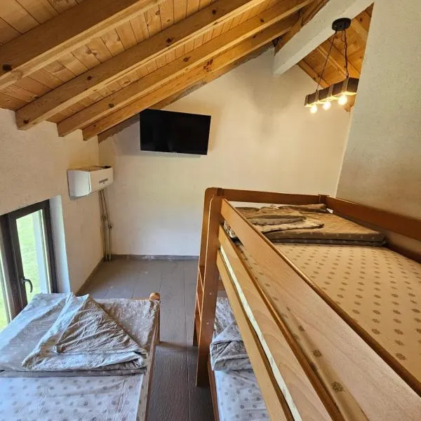 Конна база Югла, hotel Yoglav városában
