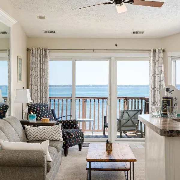 Surreal Views #328 Beach Pool AC Hot Tub、トラバースシティのホテル