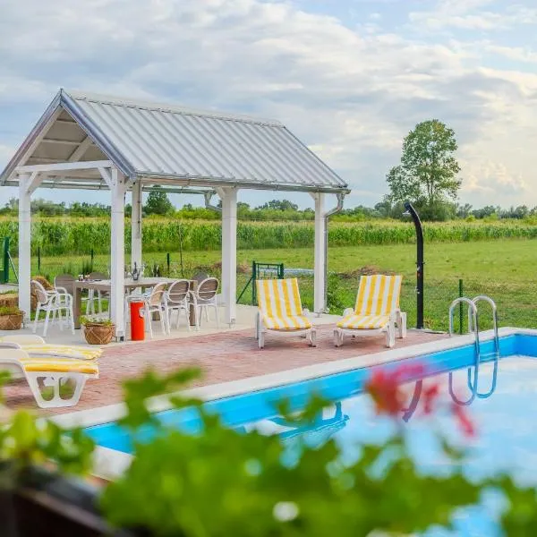 Green Oasis Estate with Private Pool and Backyard near Zagreb, hotel in Velika Gorica
