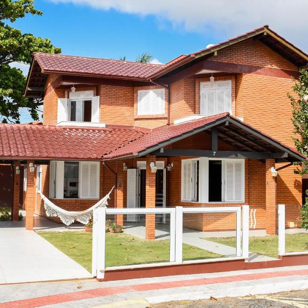 Casa em Cond. Fechado, poucos passos da Praia P539