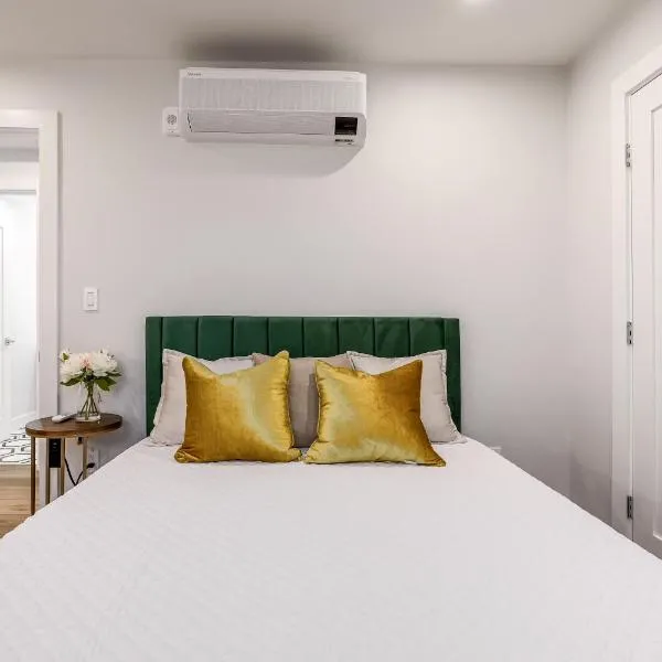 3BR2Bth Parking Cambridge Boston W&D Subway AC, hotel din Somerville