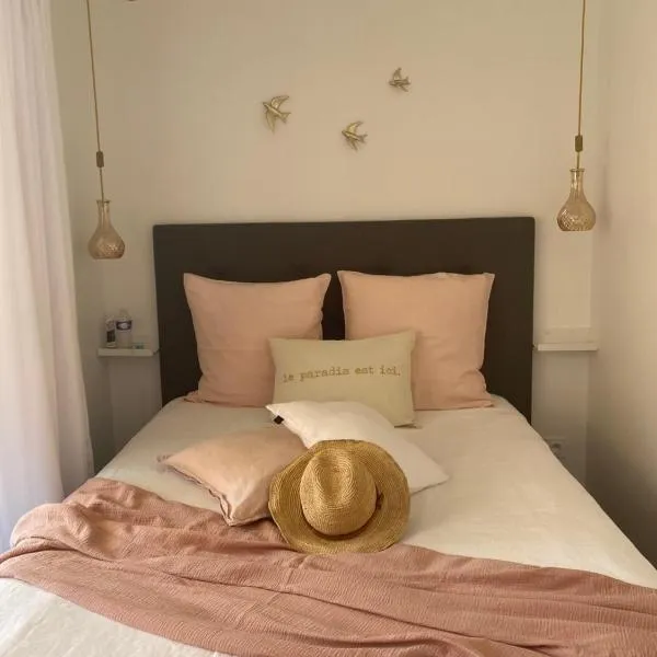 Dolce-Vita appart 3 étoiles, climatisé , 50M de la mer et aux portes de Menton ,parking gratuit, hotel in Roquebrune-Cap-Martin