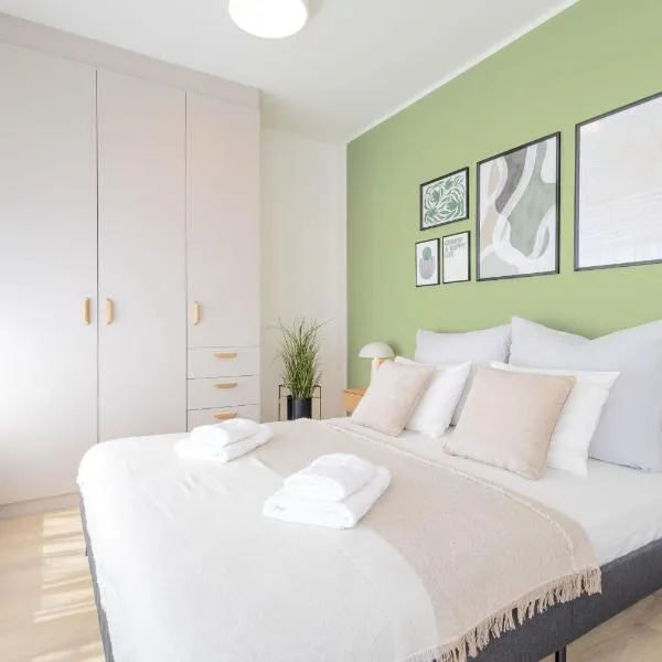 Bright 2BR - 8th floor, Balcony, Free Parking - by Gravity Prague, hotel in Prague