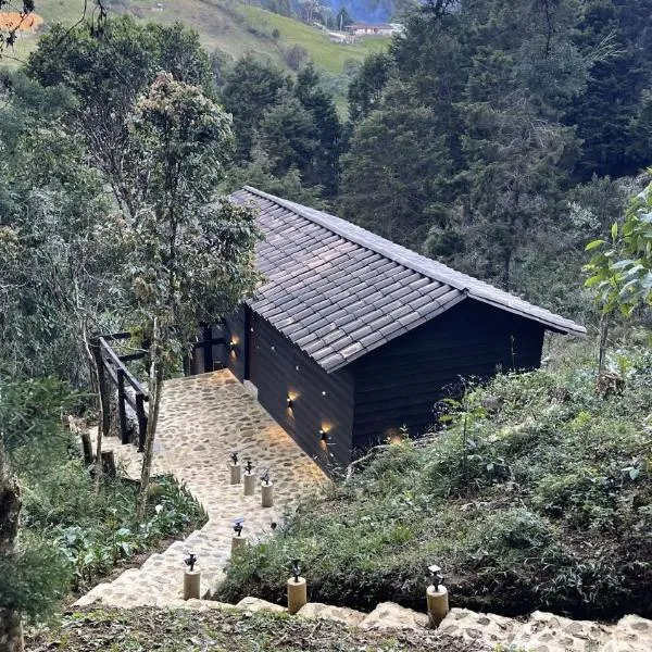 Cabaña con Jacuzzi cerca al Aeropuerto, Hotel in Guarne