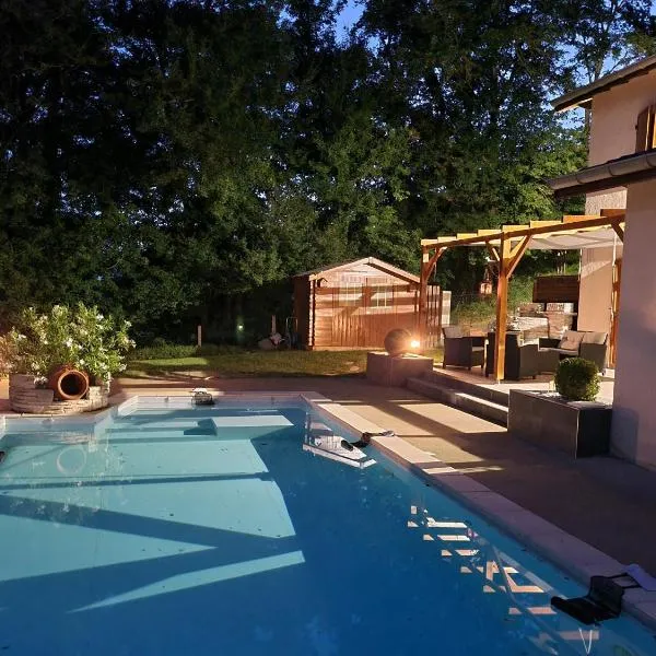 Chambres d'hôte en pleine campagne, accès piscine, hotel v destinaci Marcilloles