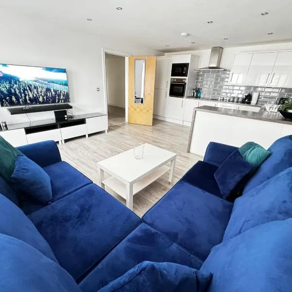 RNM - Business Professionals Stay, Walsall City Centre, 2 Bedroom with ensuite and bathroom, Entire Place, Kitchen & Washroom with amenities, Smart Tv, Easy Access, Fast WiFi, Parking Nearby, Great transport links, hotel v destinaci Walsall