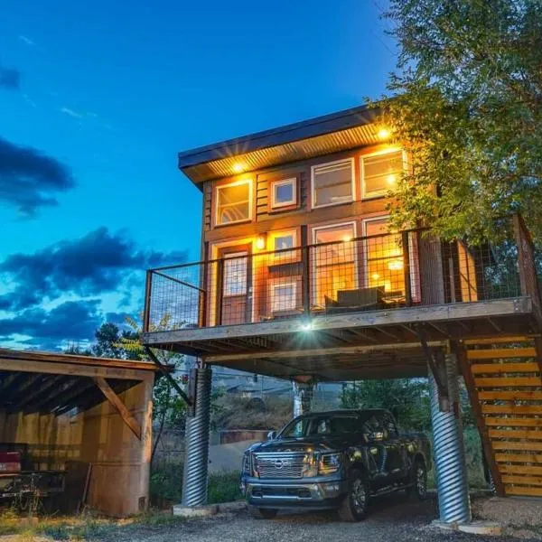 Red Rock Treehouse Unique in Old Colorado City, hotel in Colorado Springs