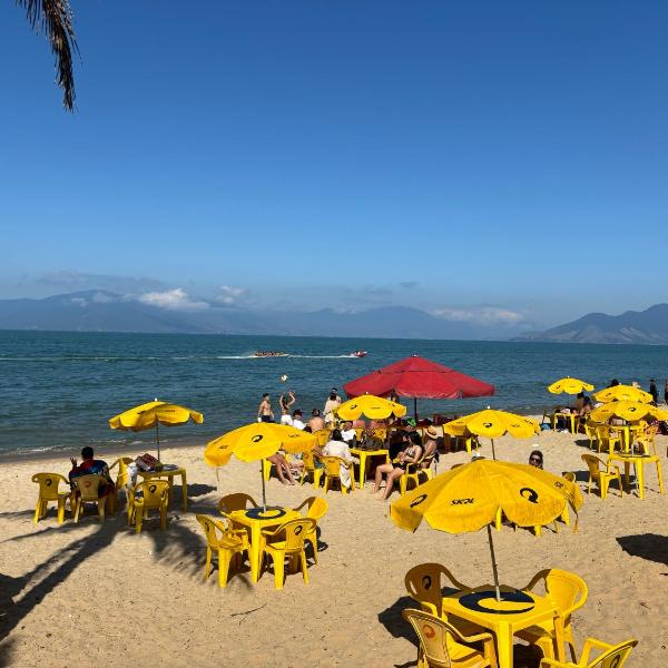 Desfrute bons momentos na praia Martim de Sá Pé na areia Aceitamos Pet pequeno porte - Foto 5