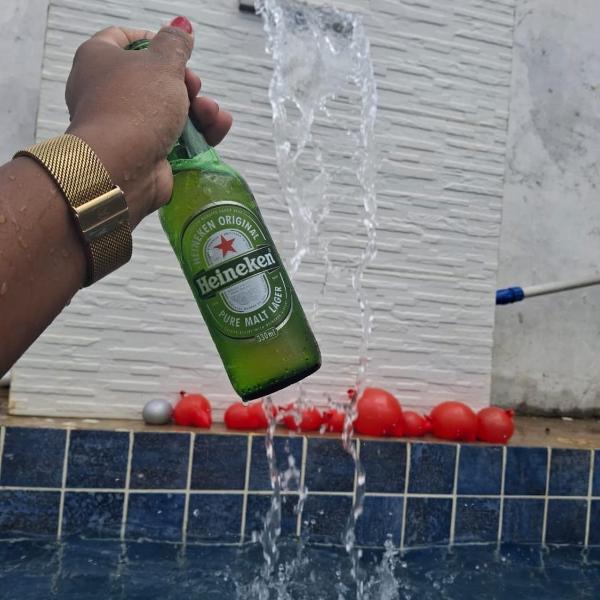 Espaço com piscina