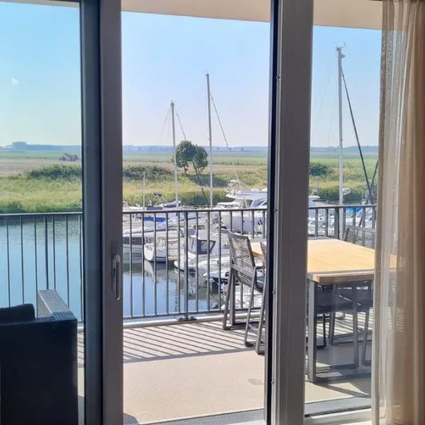 Luxe 4 persoons appartement in Residence Marina Kamperland 2c โรงแรมในคัมเปอร์ลันด์