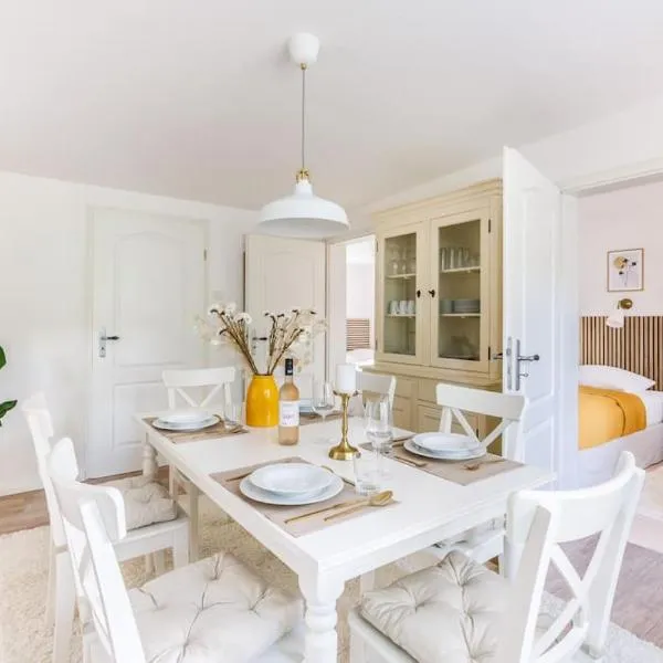 Ferienhaus Goldene Zeit I Terasse I Parkplatz I 3 SZ I 2 Bäder I 2 min zum See, hotel in Joachimsthal