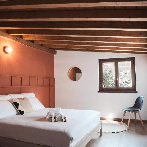 DUPLEX con VISTA e TERRAZZA [6 minuti dal Bernina Express], hotel v destinaci Tirano