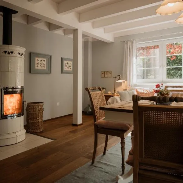 EDEN COTTAGE, Bezauberndes Schwedenhaus mit Garten und Kamin, hotel v destinácii Stein am Rhein