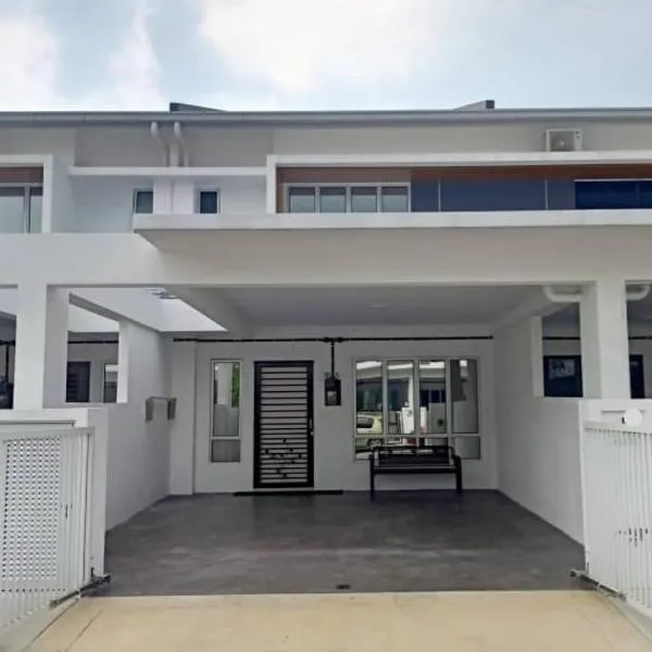 Hazzar Homestay Sendayan, hotel v destinaci Kampong Baharu Jimah