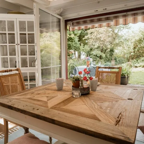 EDEN COTTAGE, Bezauberndes Schwedenhaus mit Garten und Kamin, hotel di Stein am Rhein