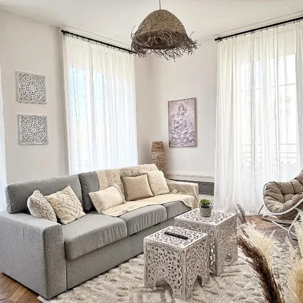 Cinnabar - Appartement 10 personnes - Check in h24 & Wifi, hotell i Oullins