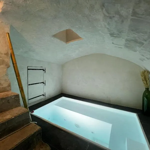 Piscine chauffée, Rouen centre, Maison atypique、ルーアンのホテル